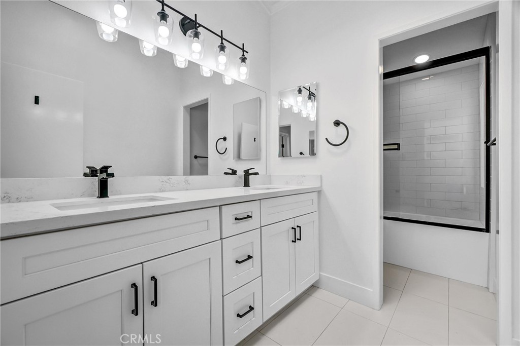 575 Through A Property Photo 19