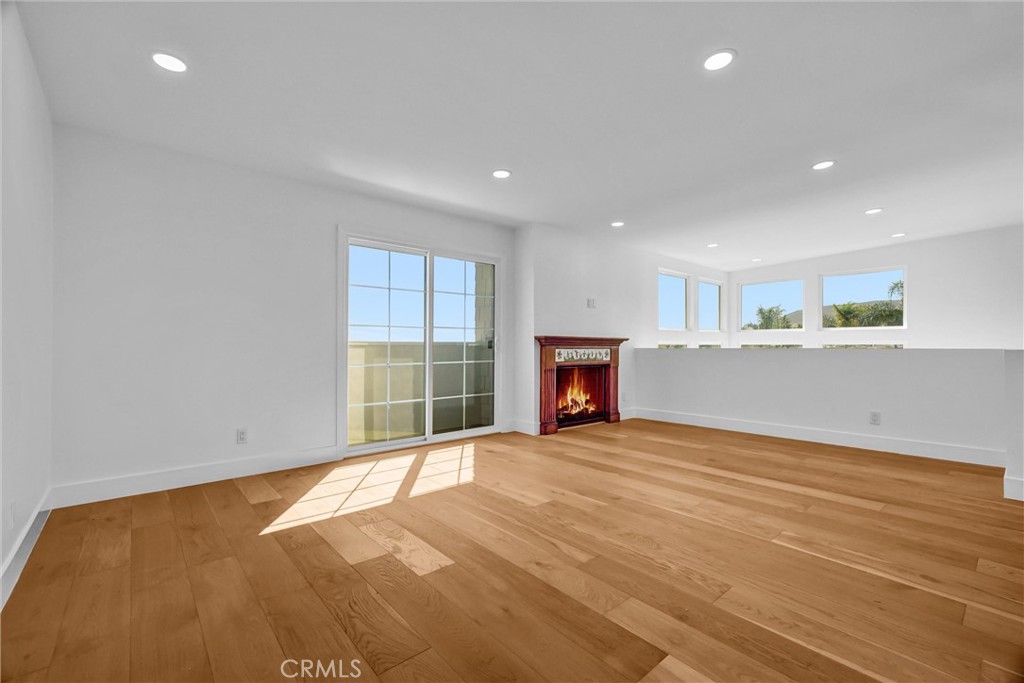 575 Through A Property Photo 22