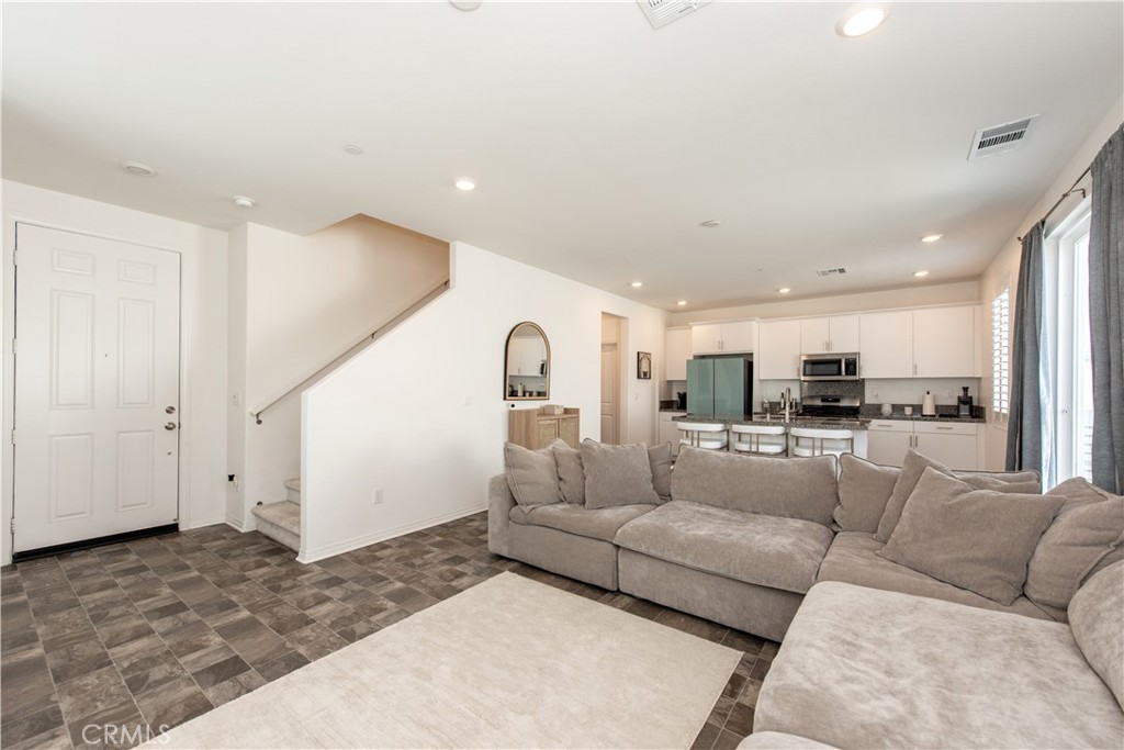 2512 Powell Property Photo 5
