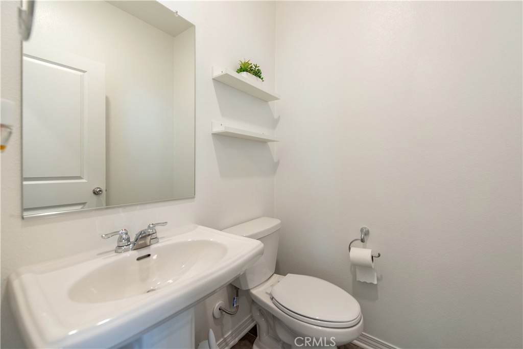 2512 Powell Property Photo 14