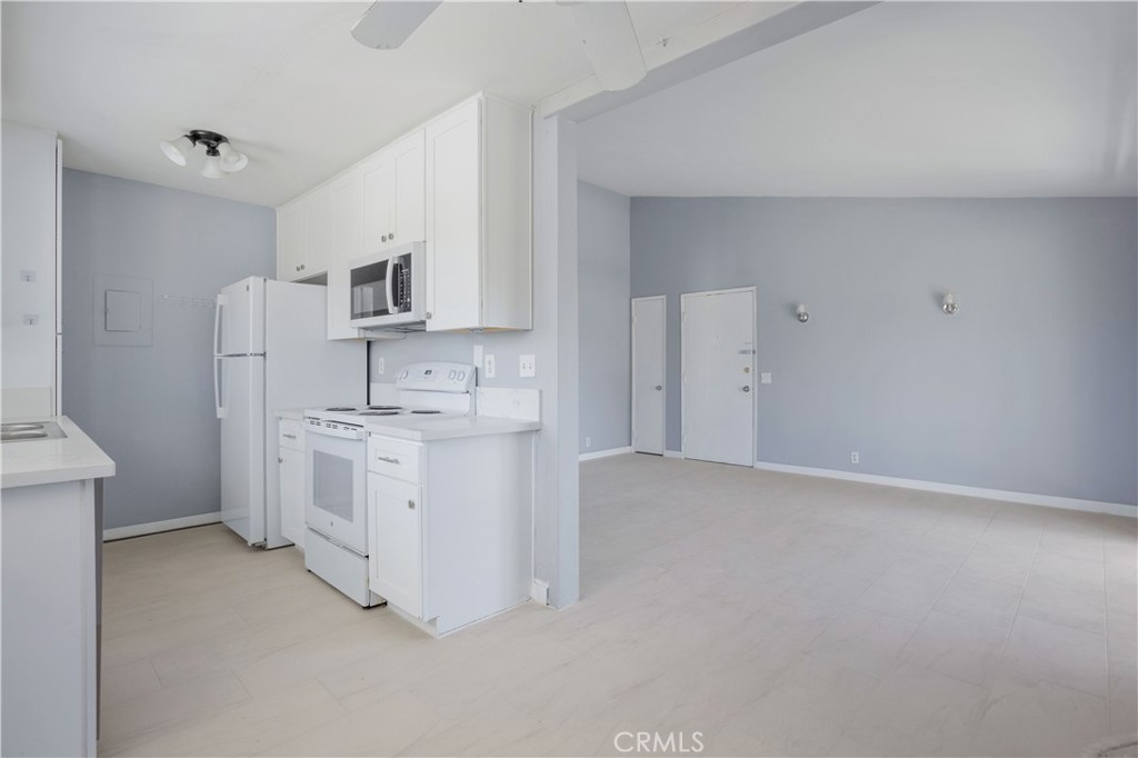 23232 Orange Av 2 Property Photo 6