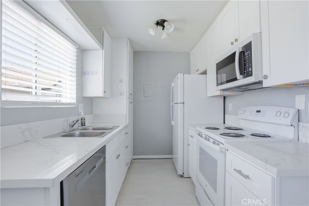 23232 Orange Av 2 Property Photo 7