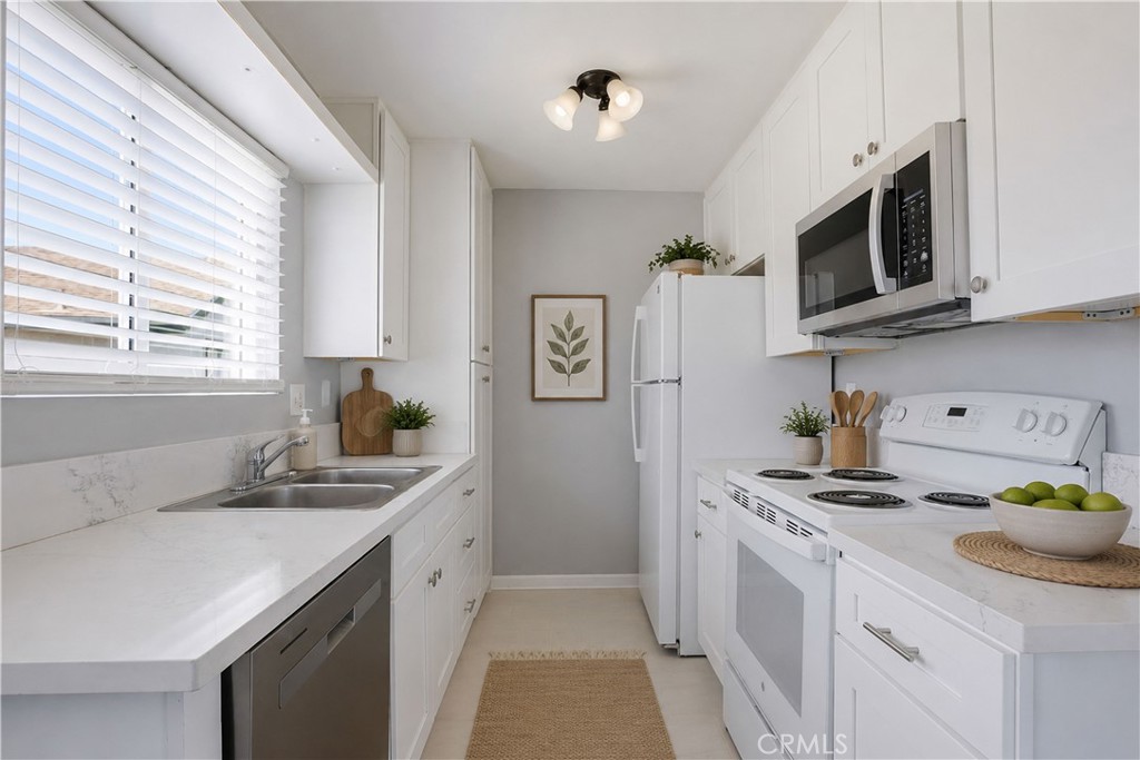 23232 Orange Av 2 Property Photo 8