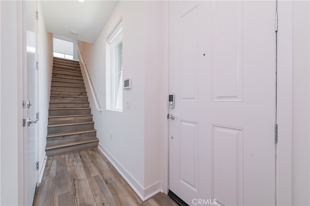 589 S Lyon St Property Photo 3