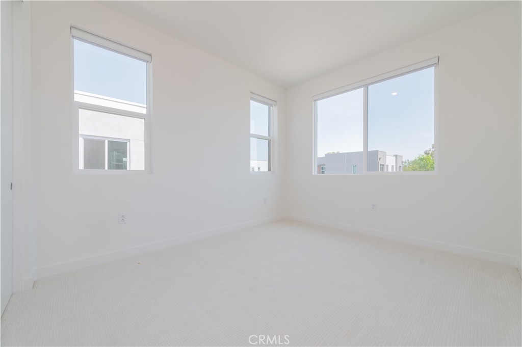 589 S Lyon St Property Photo 18