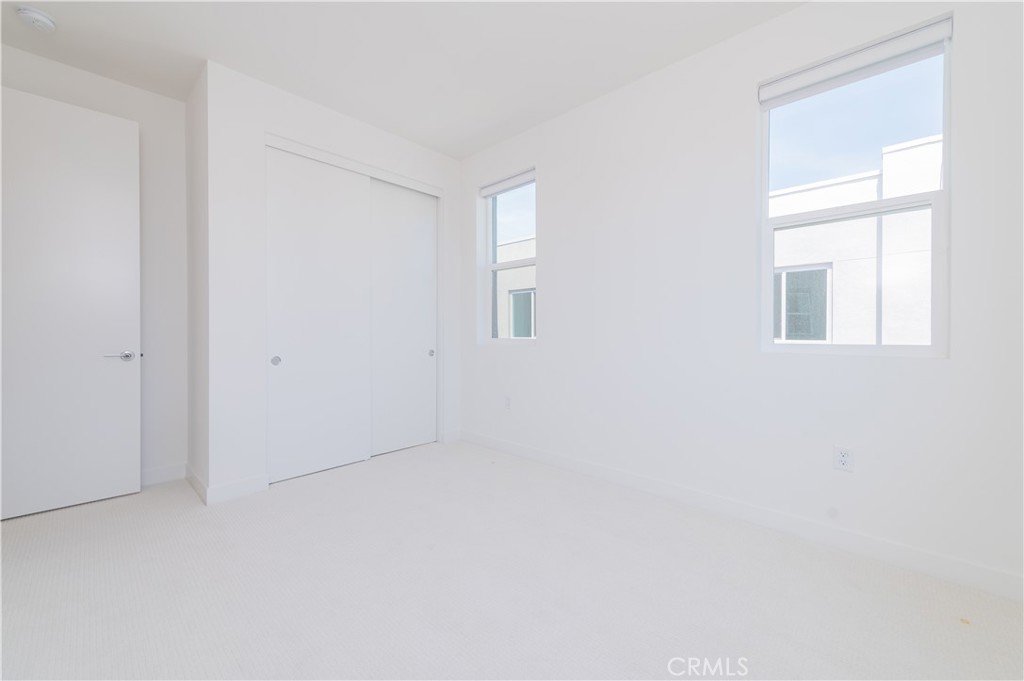 589 S Lyon St Property Photo 19