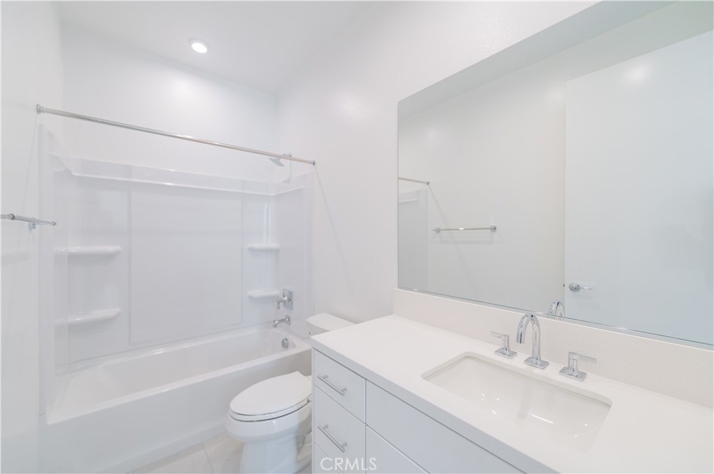 589 S Lyon St Property Photo 20