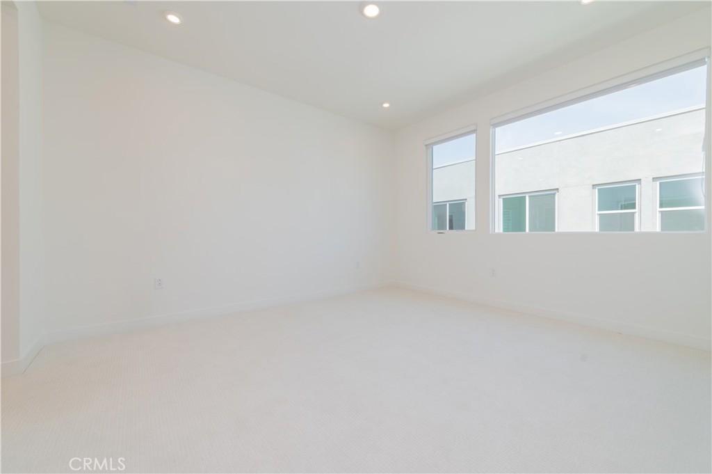 589 S Lyon St Property Photo 21