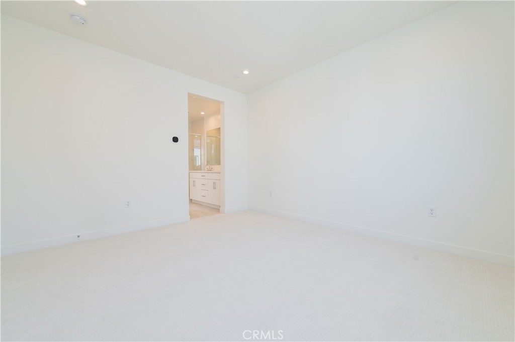 589 S Lyon St Property Photo 22