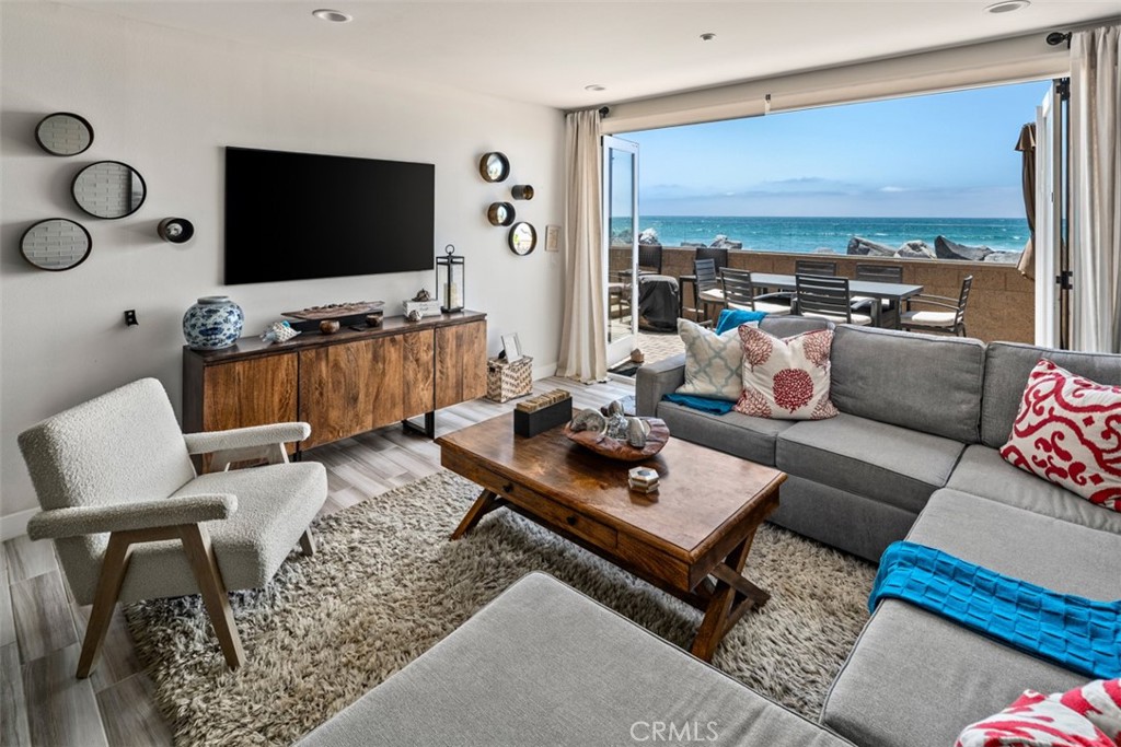 700 S The Strand 106 Property Photo 3