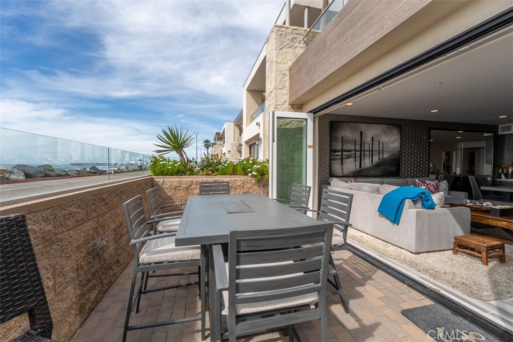 700 S The Strand 106 Property Photo 16