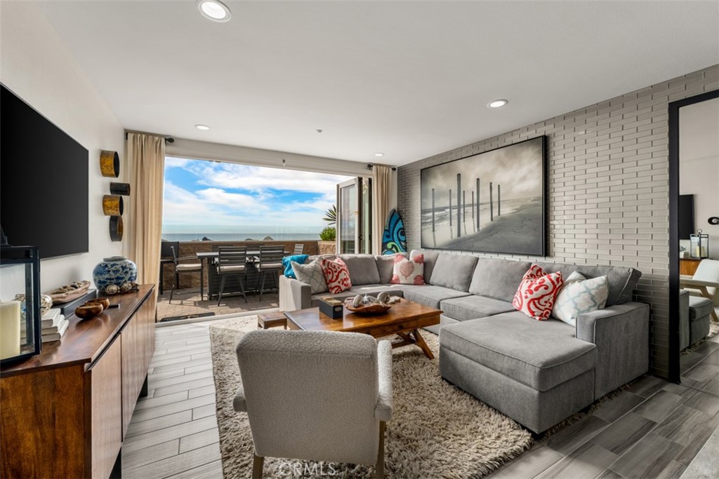 700 S The Strand 106 Property Photo 17