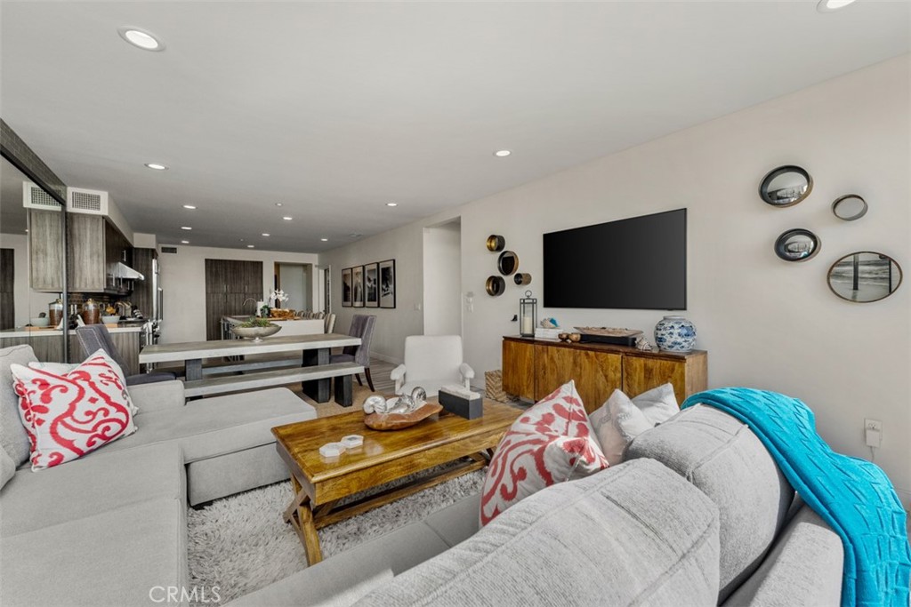 700 S The Strand 106 Property Photo 20