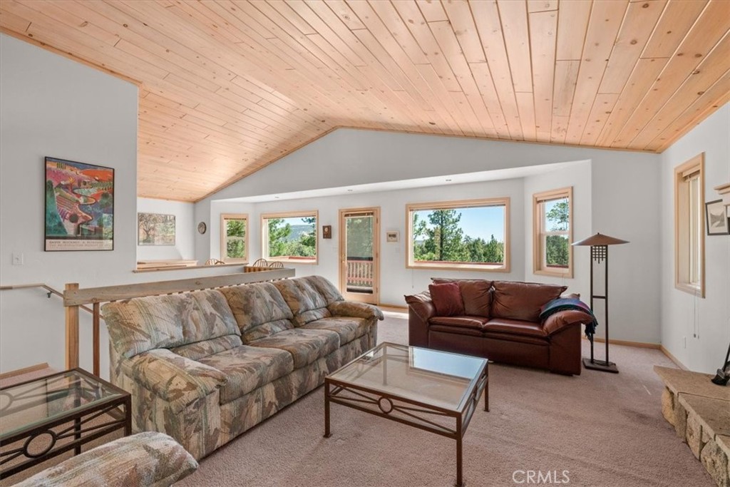530 Villa Grove Property Photo 3