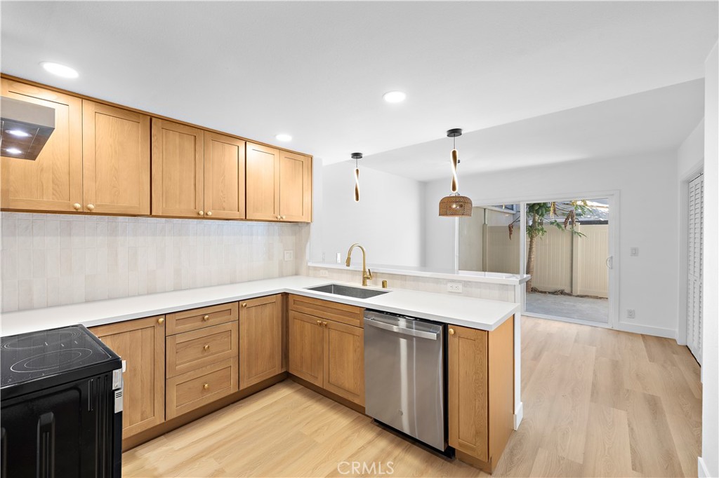 655 W 6th A Property Photo 1