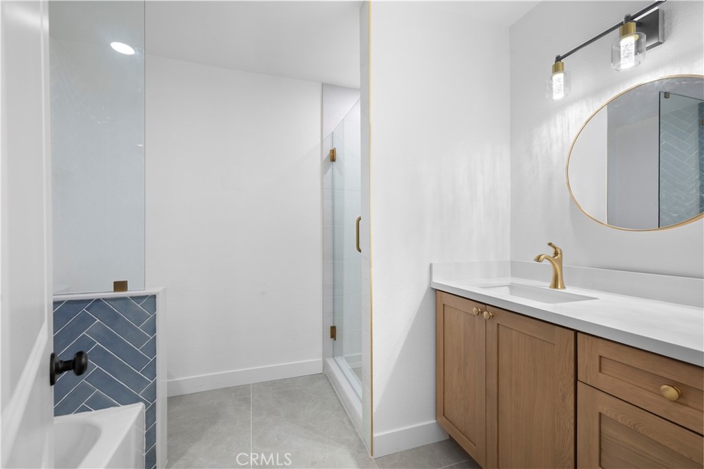 655 W 6th A Property Photo 18