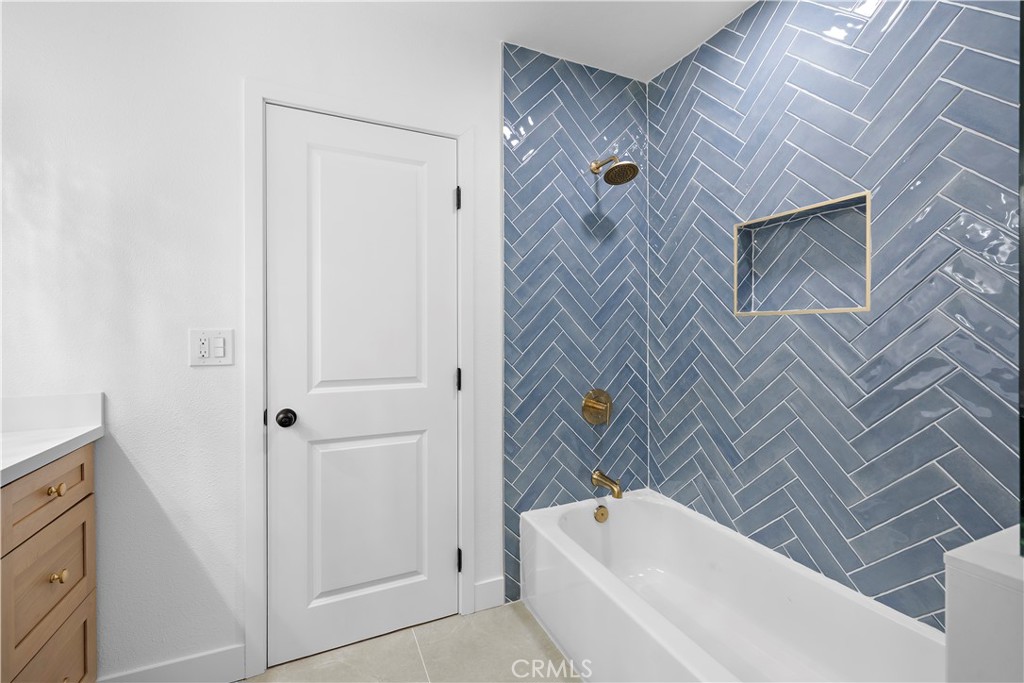 655 W 6th A Property Photo 19