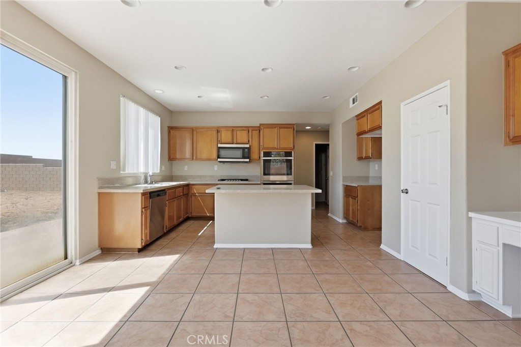 42251 Westminster Property Photo 15