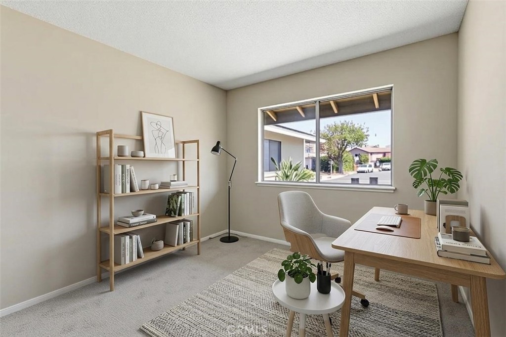 2928 Hilldale Property Photo 4