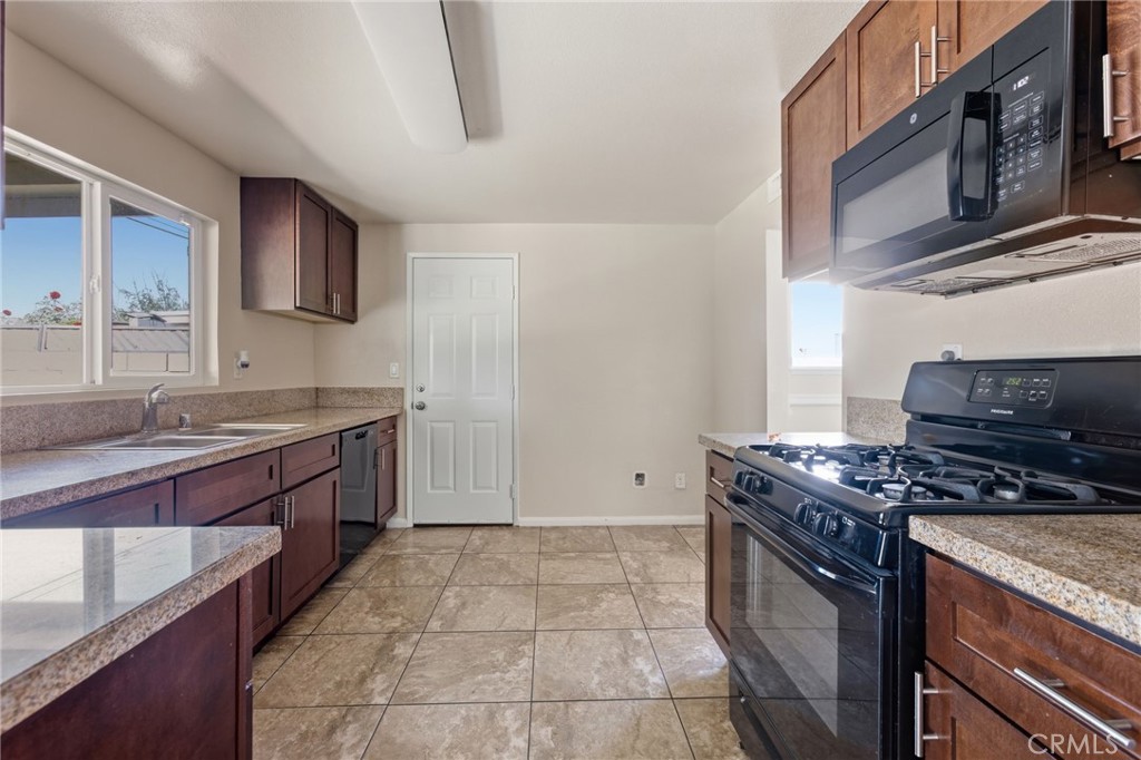 2928 Hilldale Property Photo 15