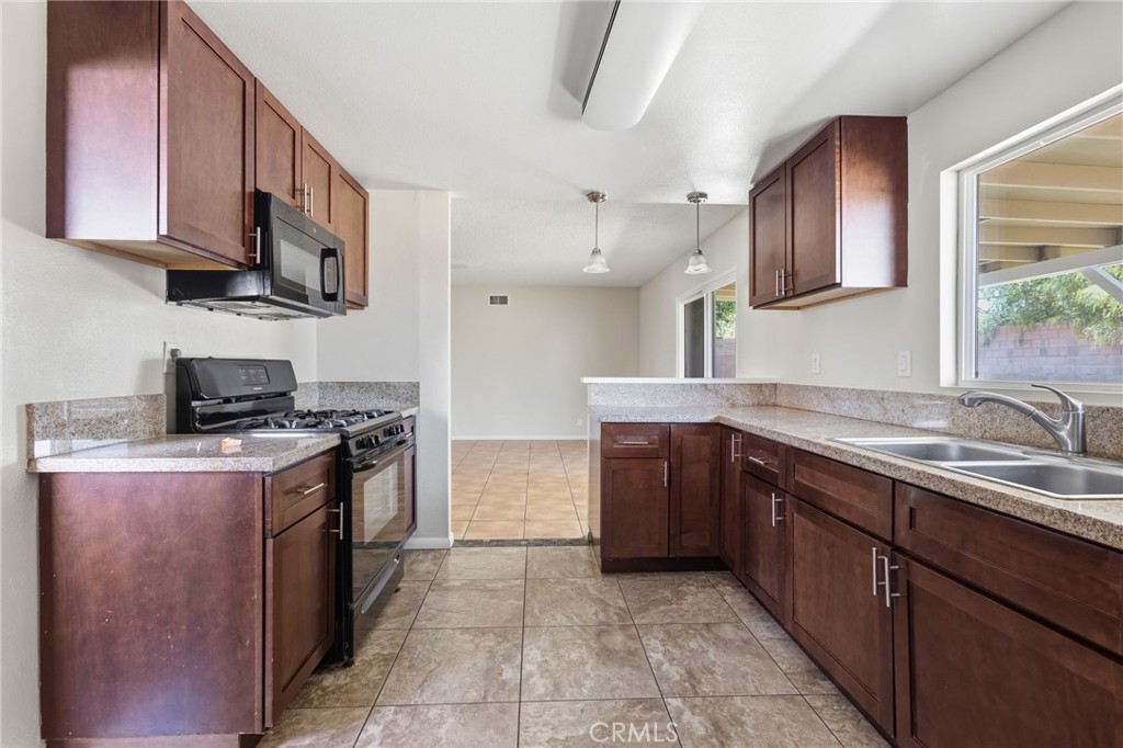 2928 Hilldale Property Photo 17