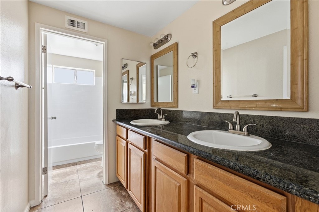 2928 Hilldale Property Photo 28