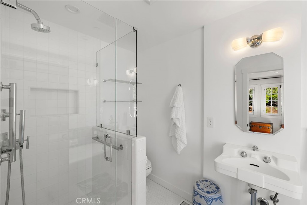 690 Cuprien Property Photo 20