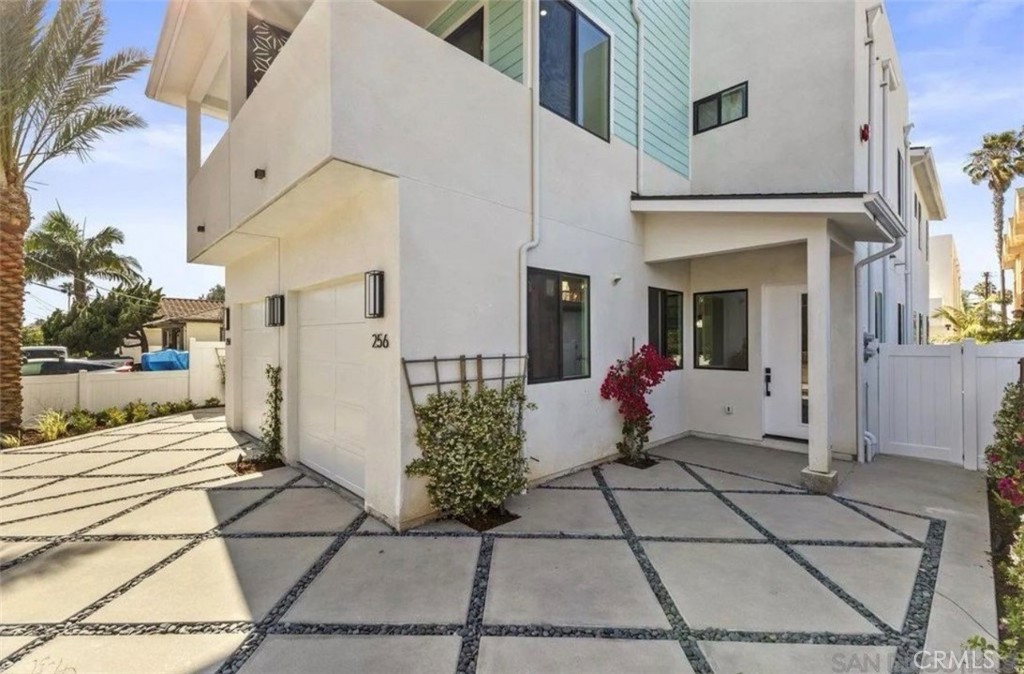 178 Dahlia Property Photo 1