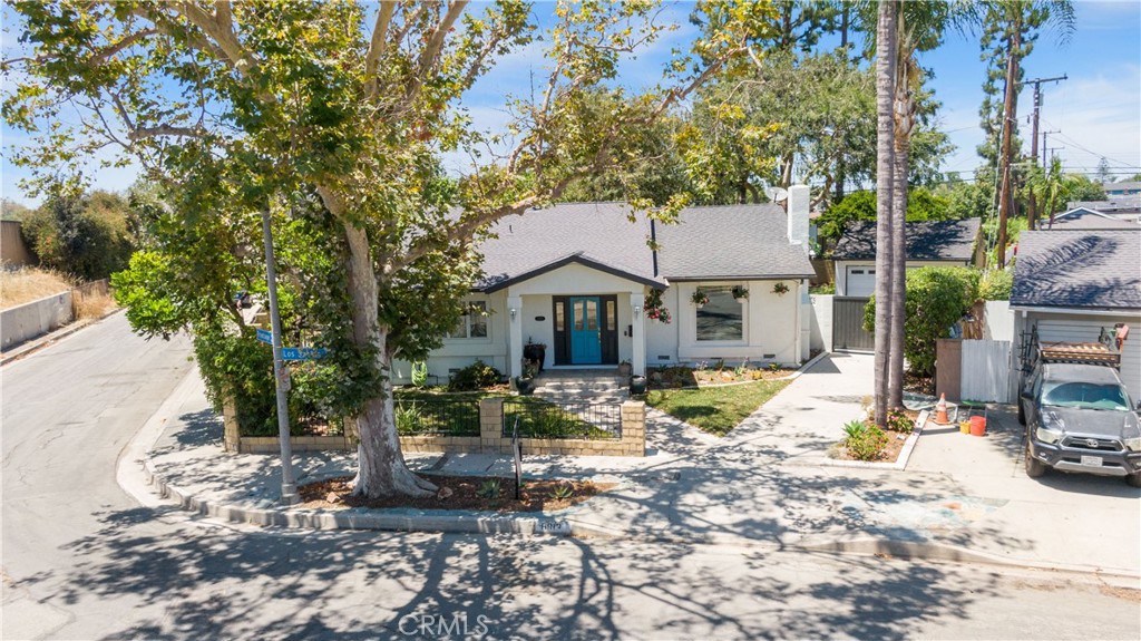 6813 E Los Santos Property Photo 3