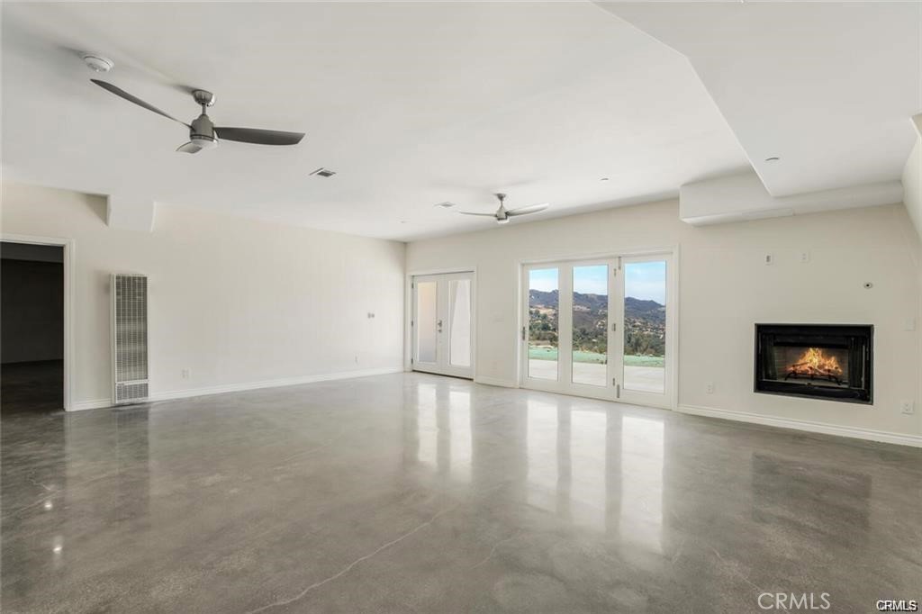 2411 N Topanga Canyon Boulevard Property Photo 2