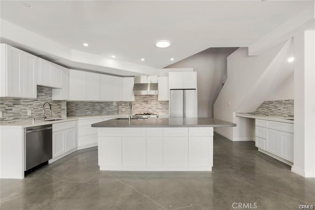 2411 N Topanga Canyon Boulevard Property Photo 3