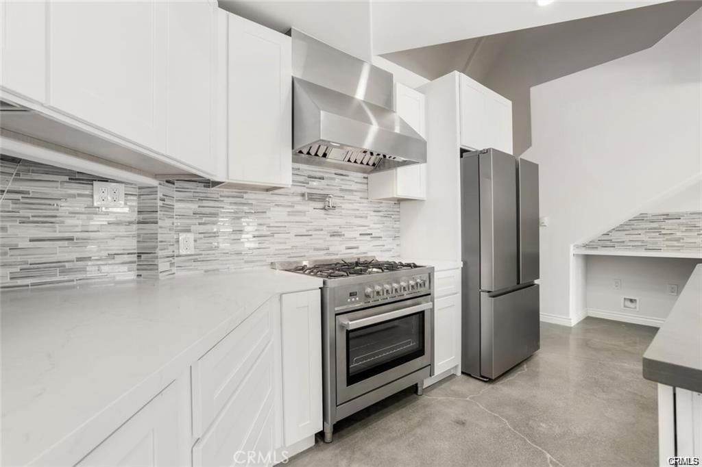 2411 N Topanga Canyon Boulevard Property Photo 4