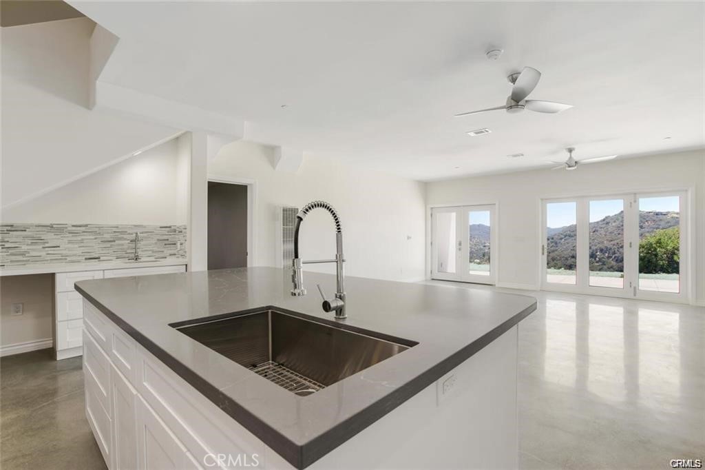 2411 N Topanga Canyon Boulevard Property Photo 6