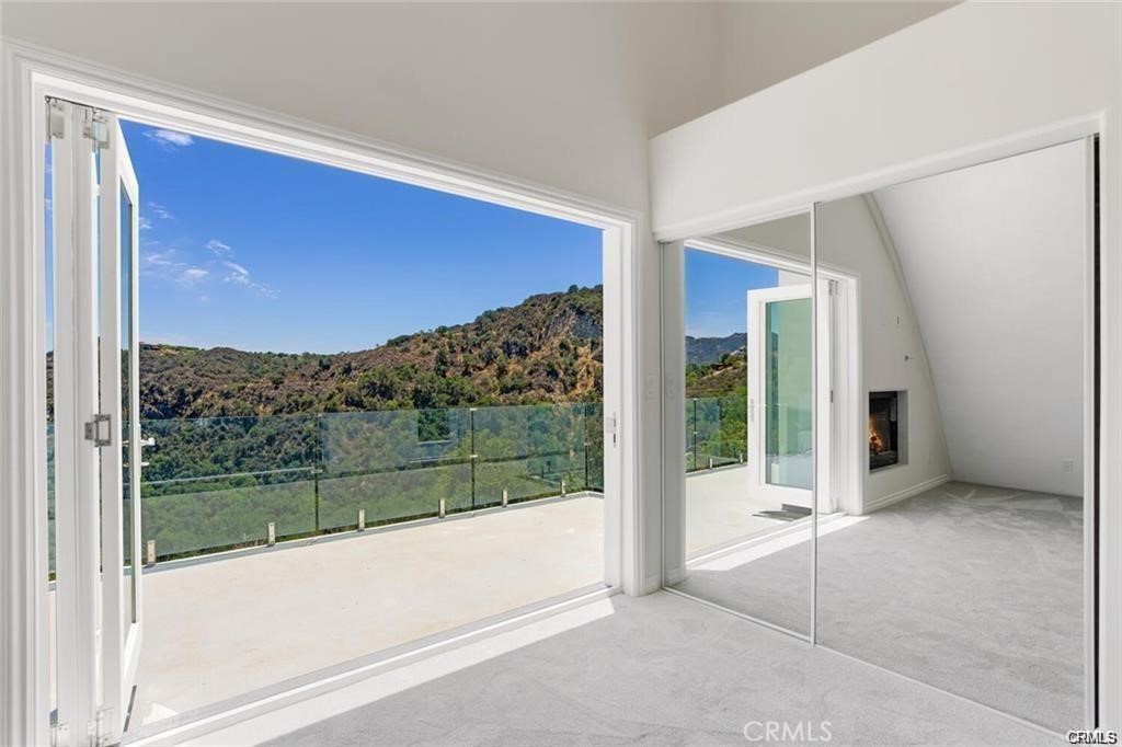 2411 N Topanga Canyon Boulevard Property Photo 7