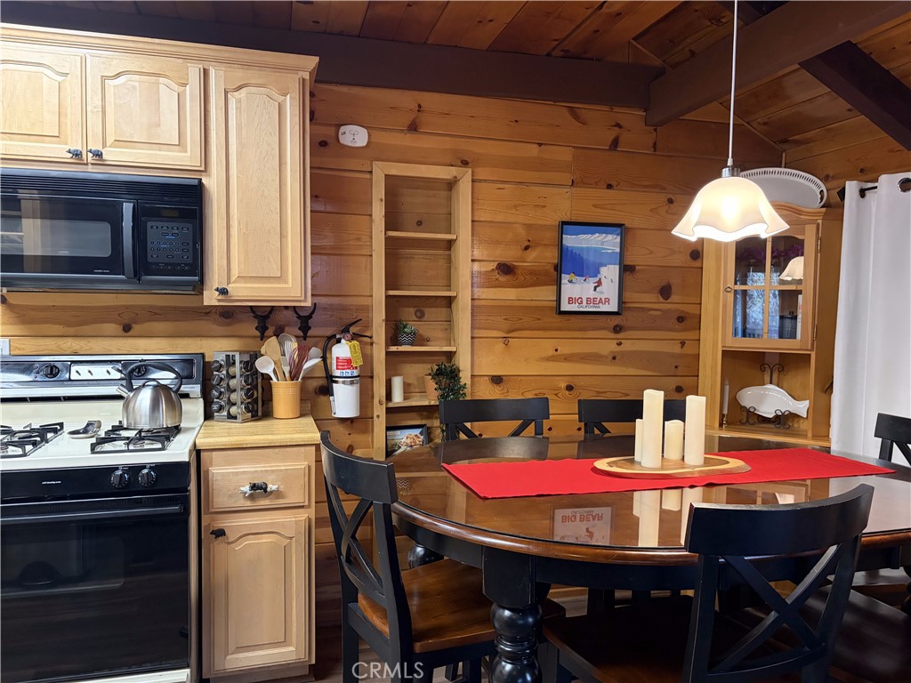 42871 Monterey Property Photo 7