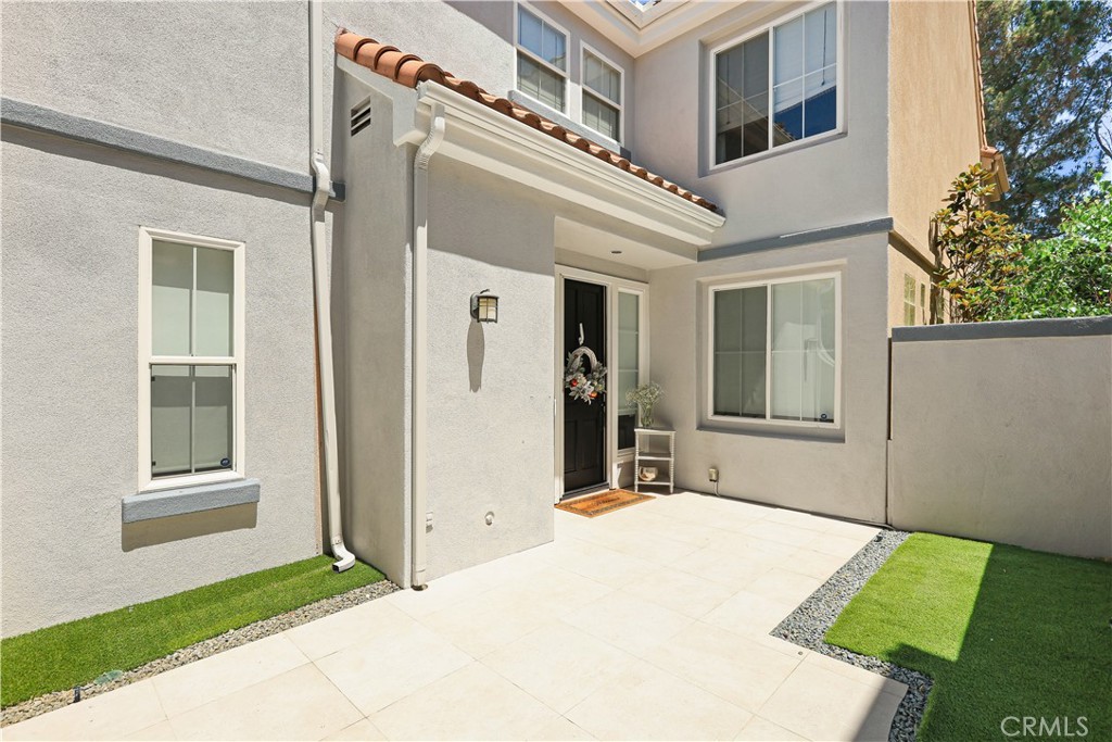 7 Lyon Property Photo 2