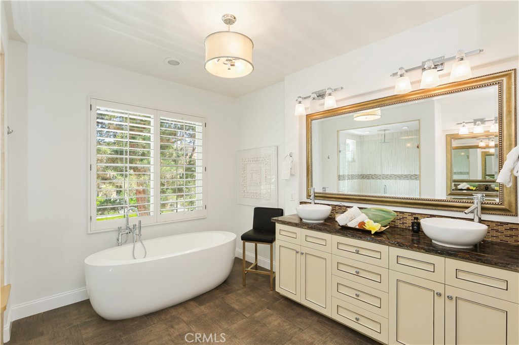 7 Lyon Property Photo 17