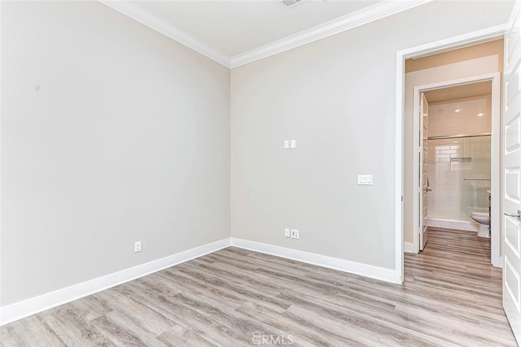 156 Scale Property Photo 29