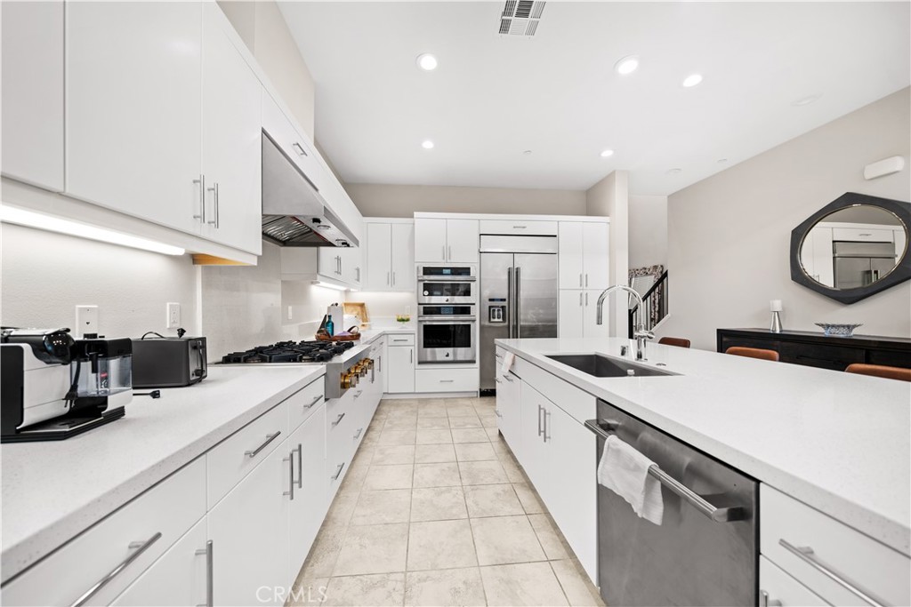 151 Fremont Property Photo 8