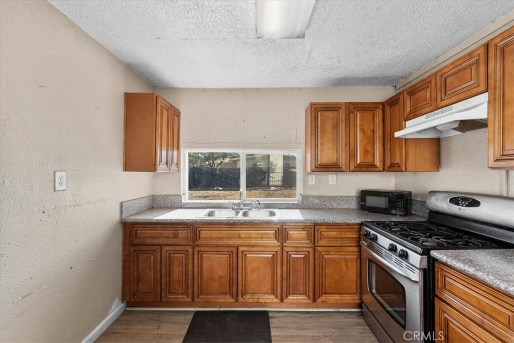 893 E 5th Property Photo 15