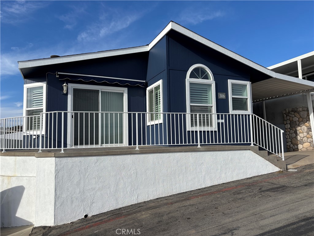 306 Beach Drive Property Photo 1