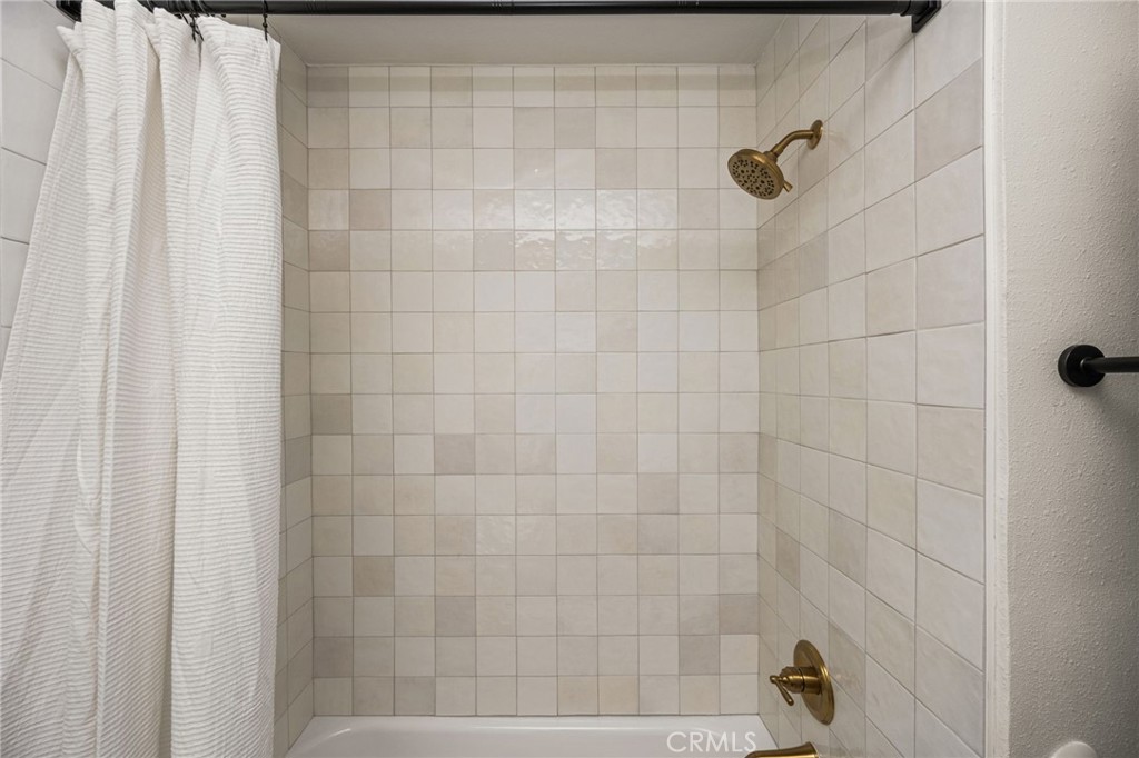 6008 Village Property Photo 47