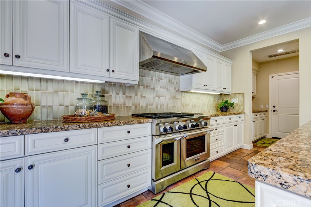34 Great Lawn Property Photo 6