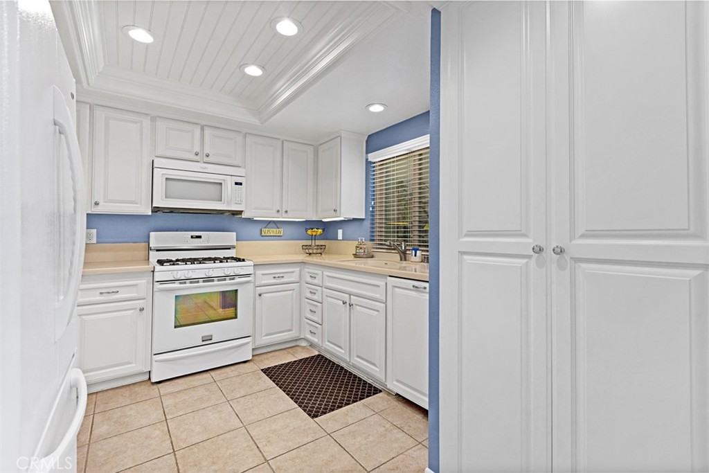 8933 Yolo 1307-b Property Photo 17