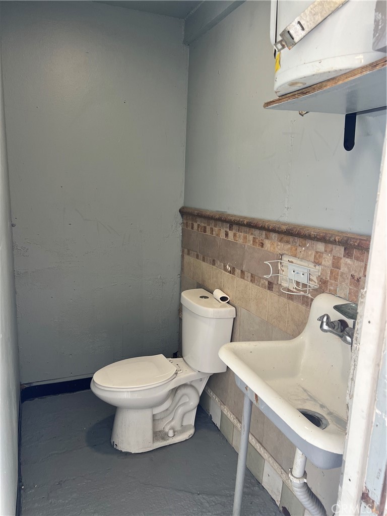 10612 Whittier Property Photo 3