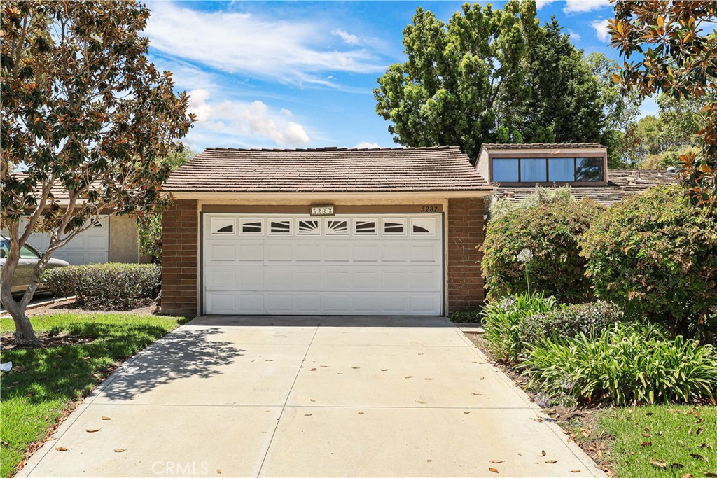 5282 Thorn Tree Property Photo 1