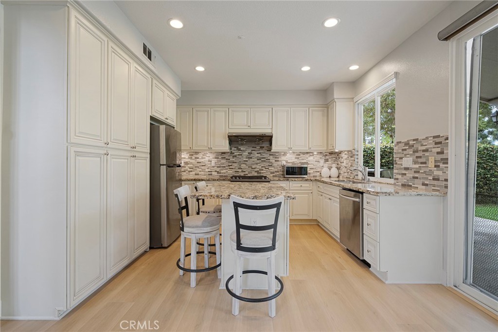 24 Silveroak Property Photo 19