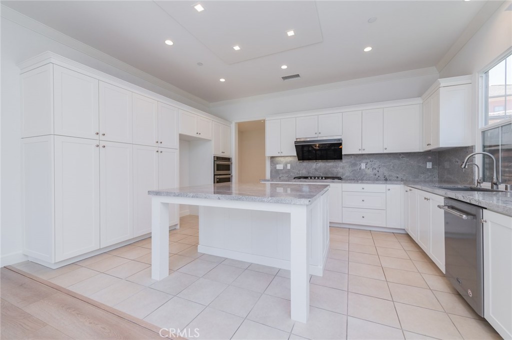 60 Quentin Property Photo 4