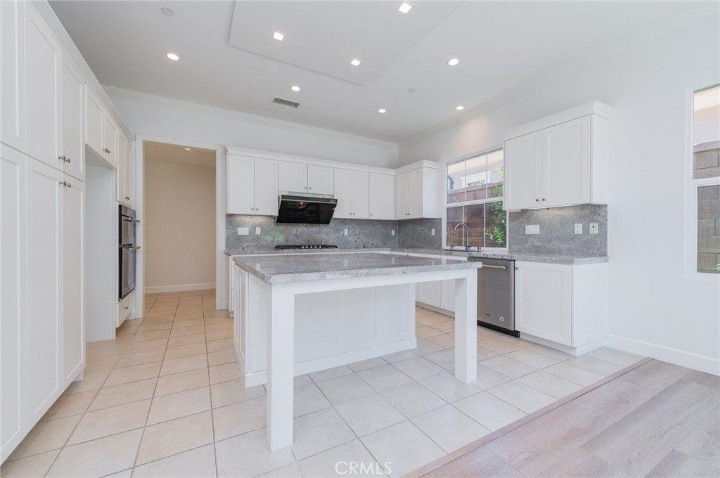 60 Quentin Property Photo 5