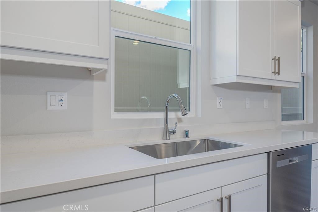 466 Meyer Place Property Photo 11